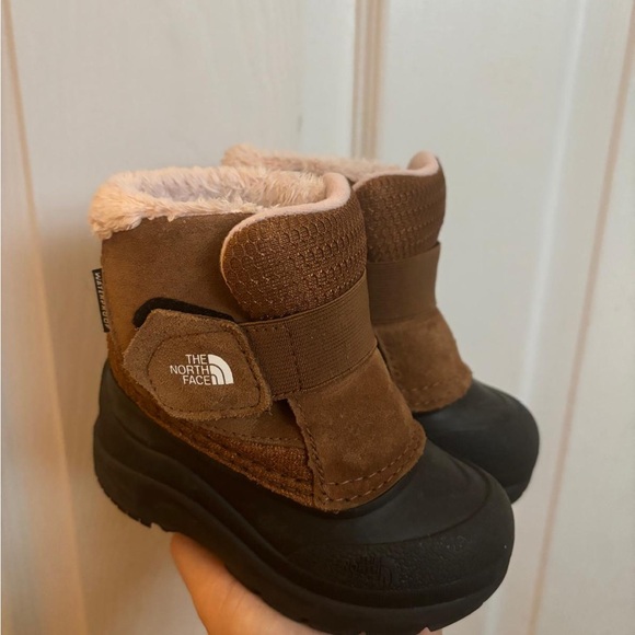The North Face Brown and Black Kids Boots - Picture 1 of 4